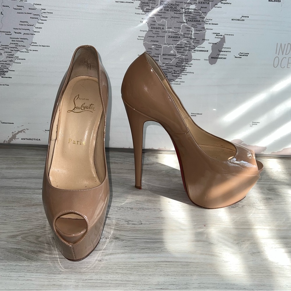 Christian Louboutin Highness Patent Nude
